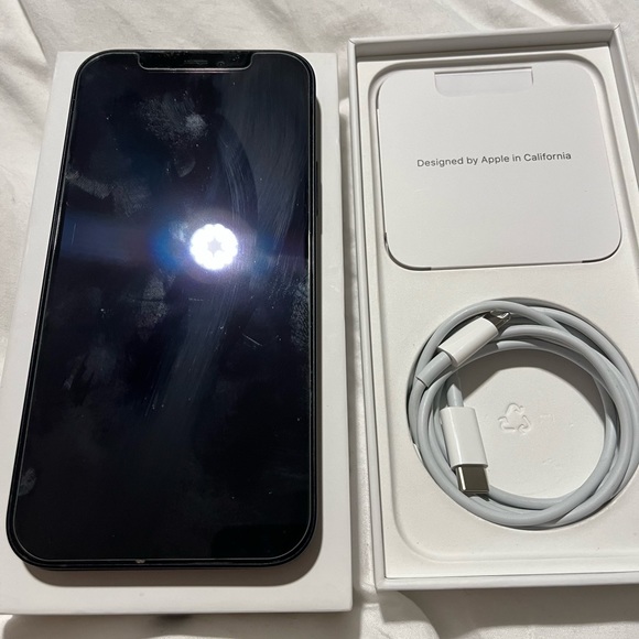 iPhone 12 new in box with usbc to iPhone charger - Picture 8 of 8